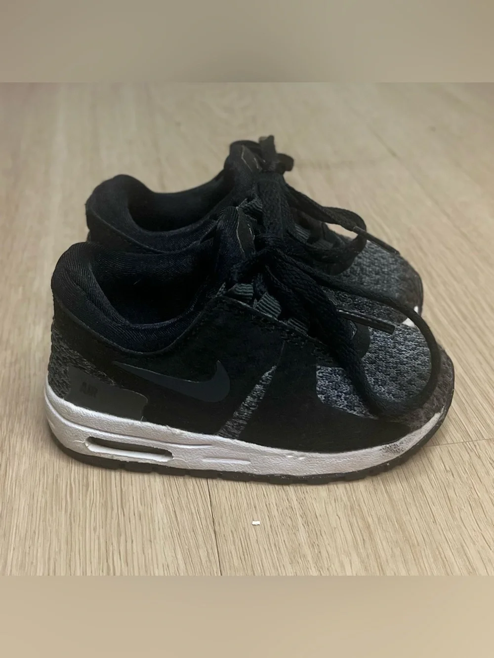 Nike Toddlers Black and Gray Mesh Air Trainer Sneakers